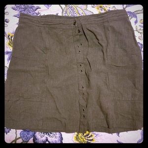 Front button skirt